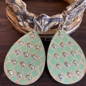 NWT! Vintage Style Mint Bling Art Deco Earrings!